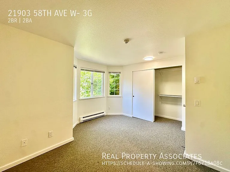Hillcrest — Photo 30