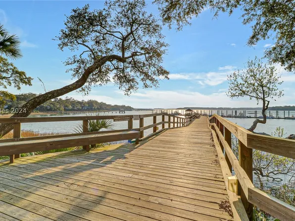 6 Village North Dr APT 121, Hilton Head Island, SC 29926
