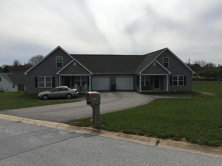 2802 Bradley Ave — Photo 1