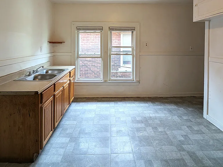 30 W Henry St — Photo 16