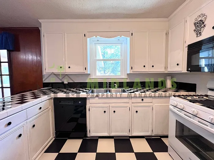 3836 Davies Dr — Photo 10