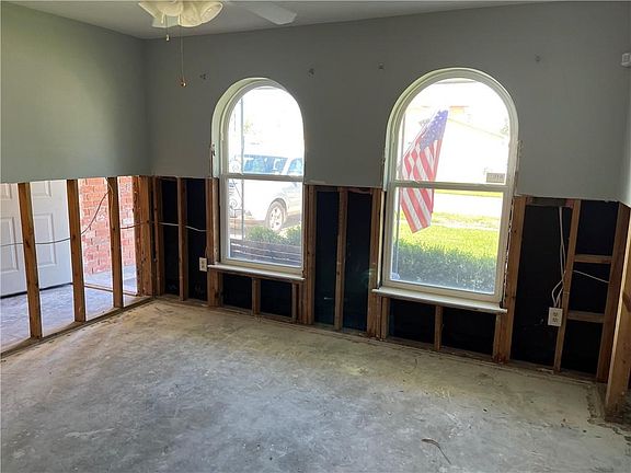 4th image of 1601 W Frisco Dr