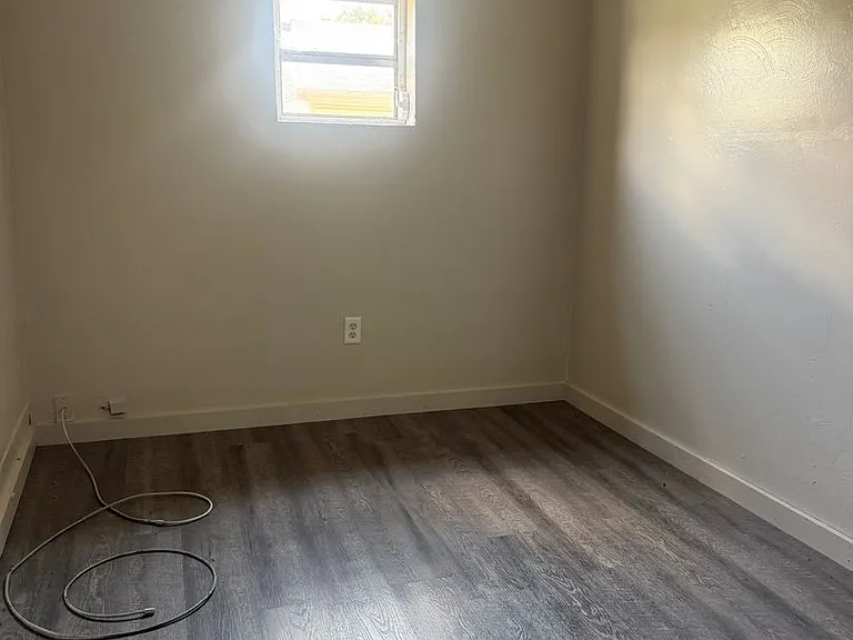 1414 W Washington St — Photo 4