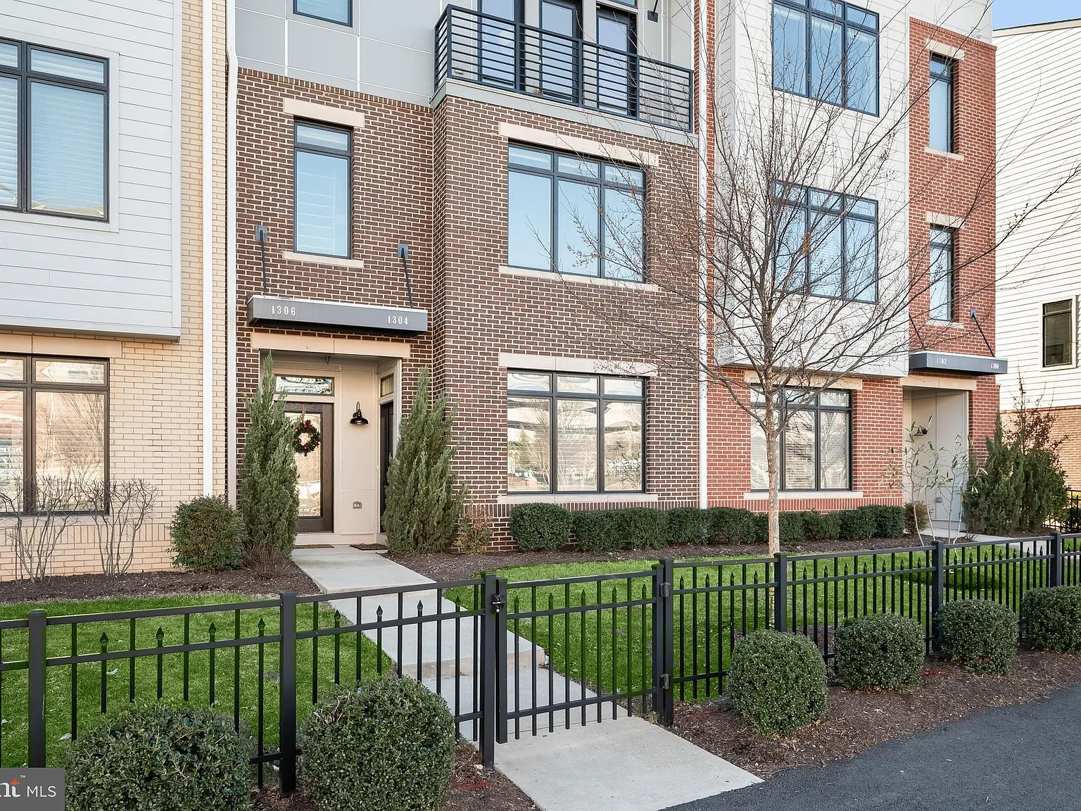 Lofts At Village Walk Condo — Photo 1