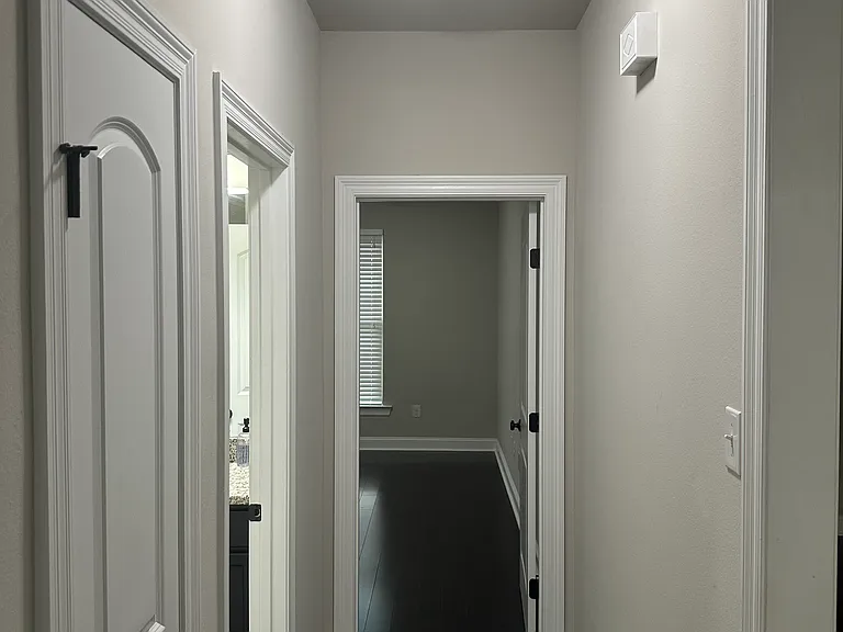 215 Hutton Ln — Photo 17