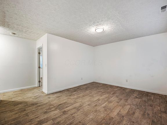 3rd image of 3067 Huntington Dr