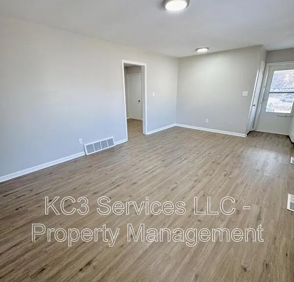5938 E 136th St — Photo 5