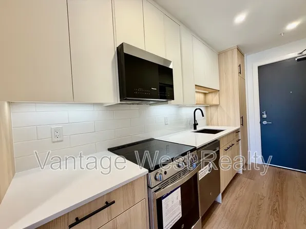 1380 Pridham Ave #413, Kelowna, BC V1Y 6B3