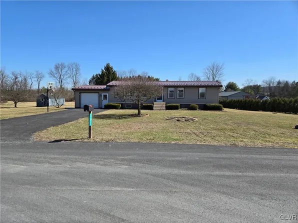 201 Bush Ln, Brodheadsville, PA 18322