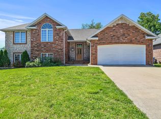 2044 W Woodhaven Ct, Springfield, MO 65810