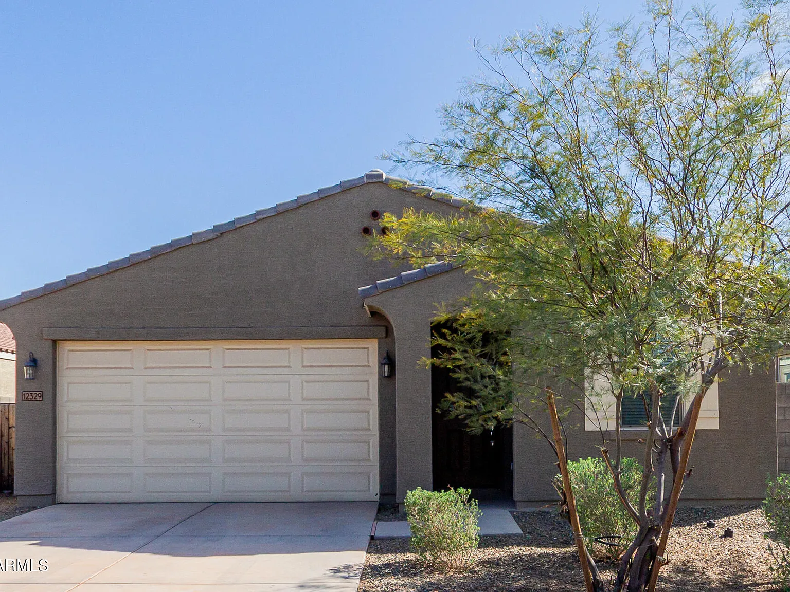 4 bed, 3.0 bath, 2031 sqft, $2,200 — Photo 2