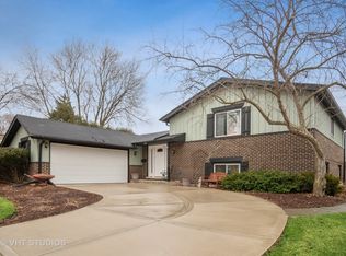 3133 N Stratford Rd, Arlington Heights, IL 60004