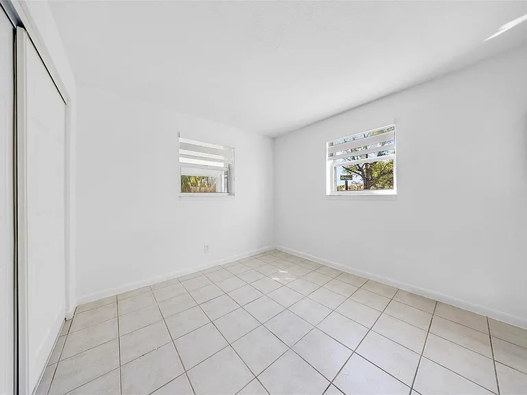 5921 NE 1st Ave — Photo 23