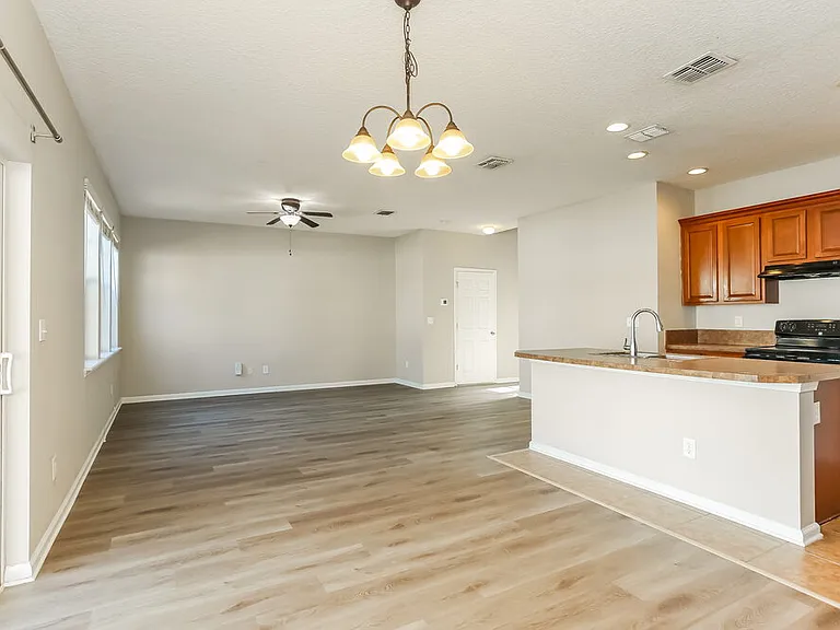 6177 Casterbridge Rd — Photo 7