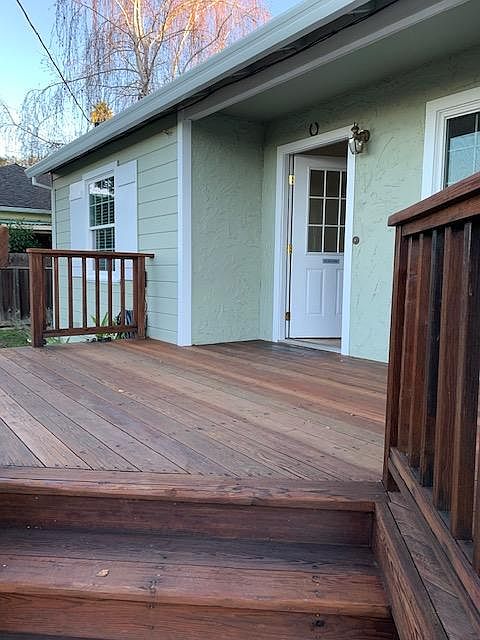 1st image of 438 Lakeview Way