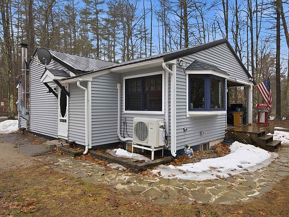 4th image of 1136 Penacook Road