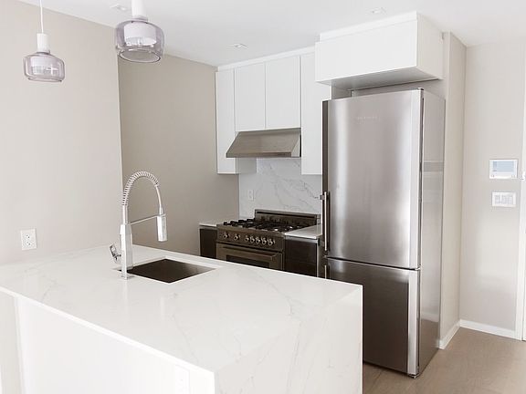 3rd image of 2412 42nd Rd APT 3C