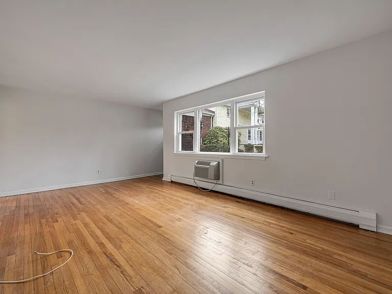 121 Regency Park — Photo 3