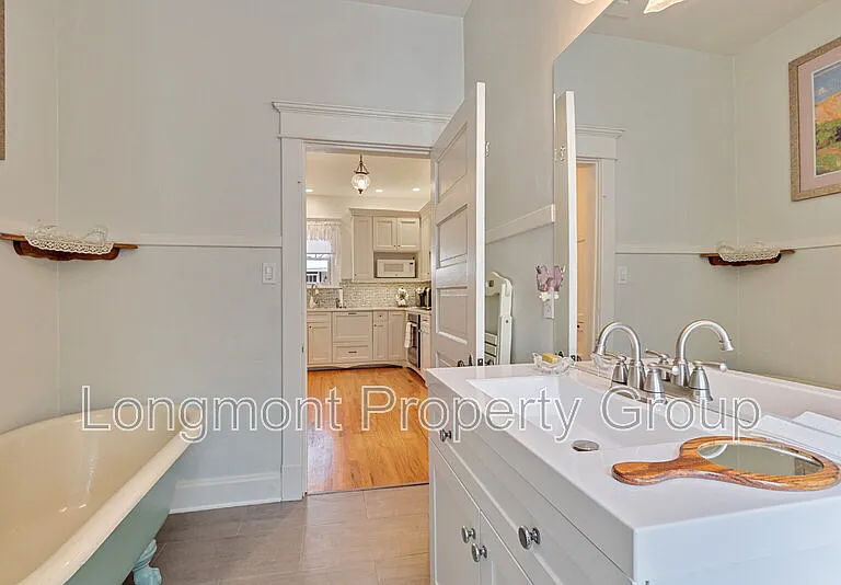 632 Bross St — Photo 15