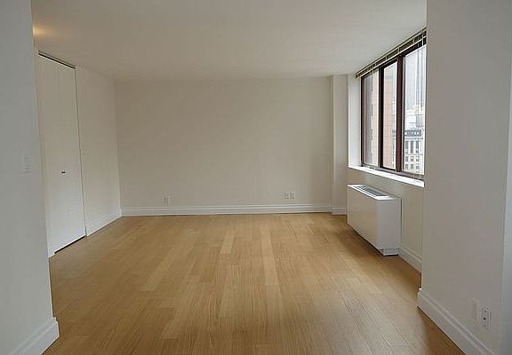 5th image of 260 W 52nd St APT 15K