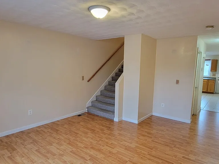 327 Lockwood St #4 — Photo 7