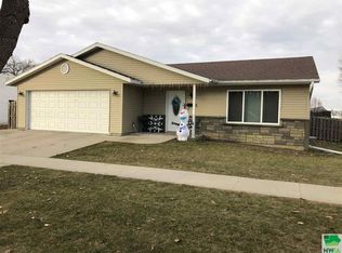 33 3rd St SE, Le Mars, IA 51031