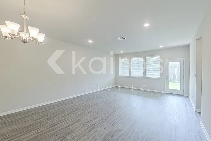 6655 Tiger Pointe Dr — Photo 3