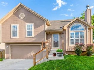 20003 W 220th St, Spring Hill, KS 66083