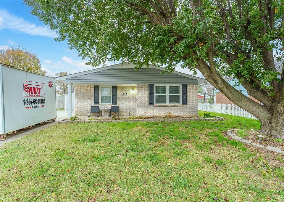 1st image of 747 Sandra Ln