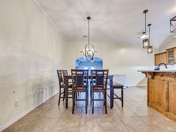 5th image of 9809 SW 33rd St