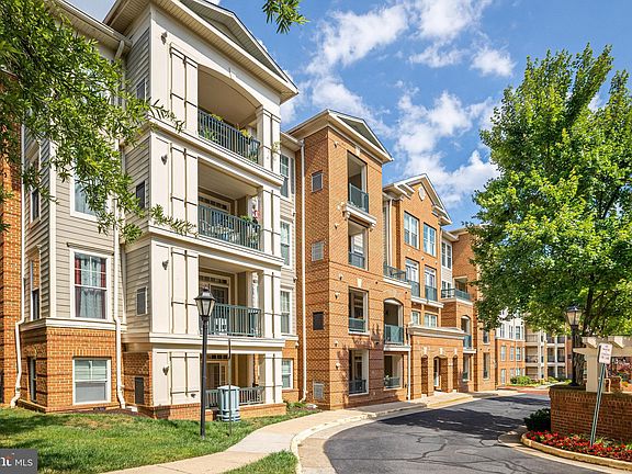 3rd image of 2901 Saintsbury Plz APT 401