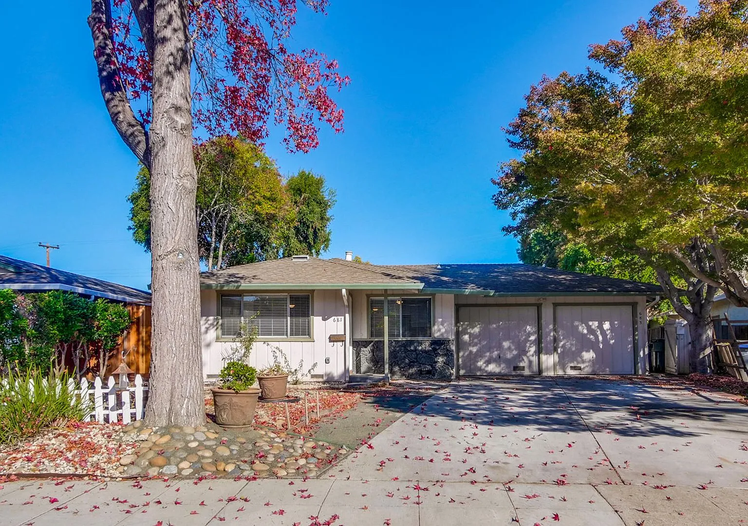 683 Arbutus Ave — Photo 1