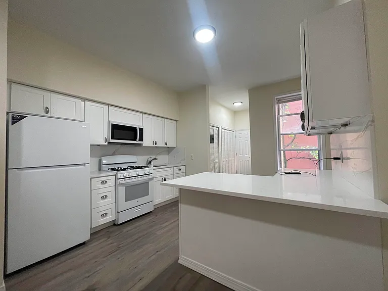265 Baldwin Ave #3R — Photo 9