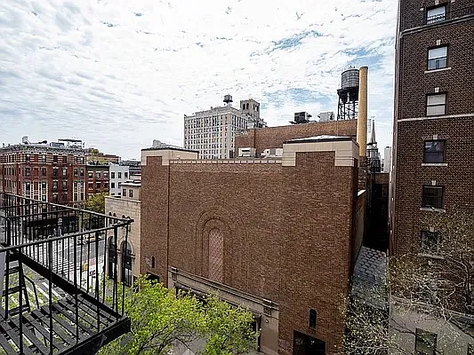 Rented by City Connections Realty | media 15