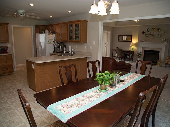 4th image of 193 Blossom Cir
