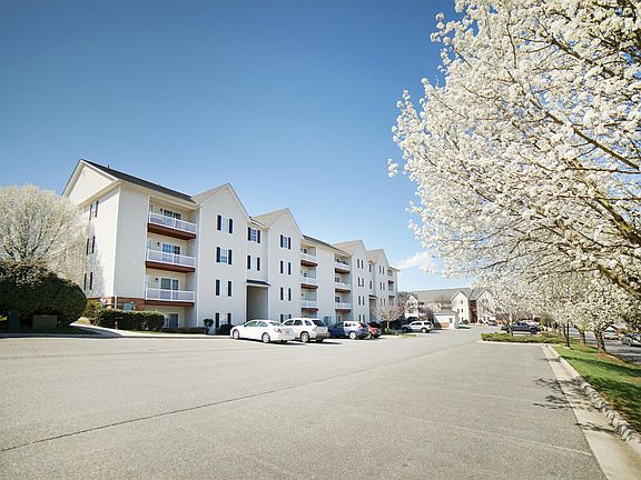 2nd image of 800 Wyndhurst Dr APT 07