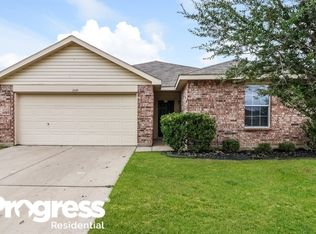 1440 Castle Ridge Rd, Fort Worth, TX 76140