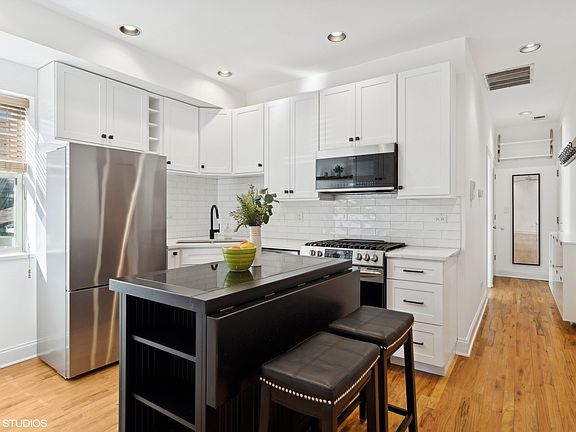 4th image of 4714 N Bernard St APT 1W