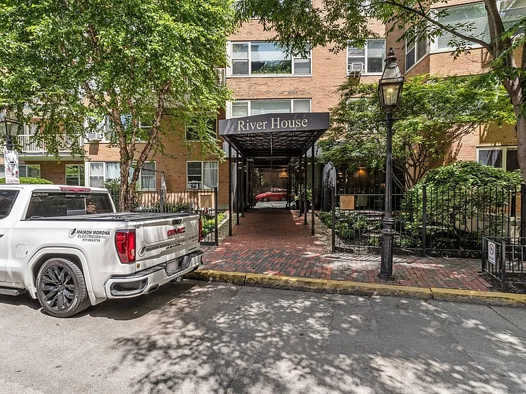 145 Pinckney St #323 — Photo 21