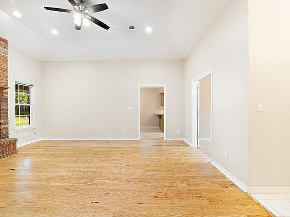 3rd image of 239 Deer Valley Dr