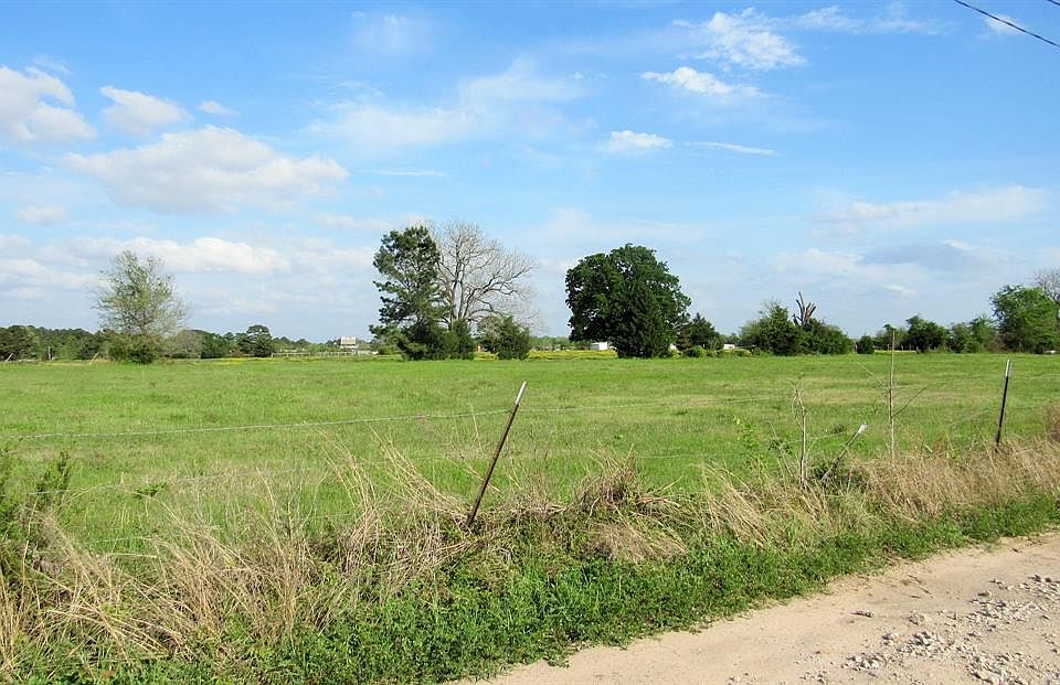 Seller uses front of property for hay. 6.6 acres is level backs up to Bentwater.