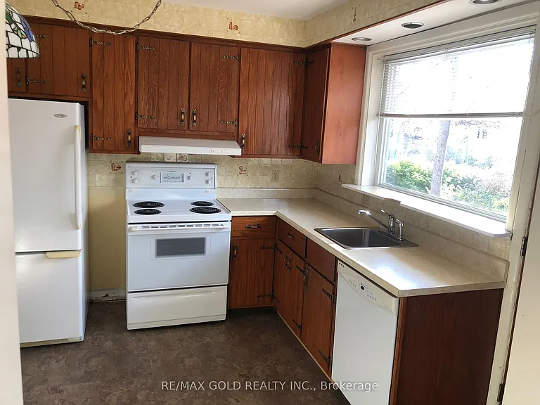 578 Lees Ln — Photo 9