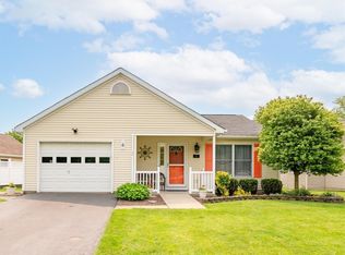 6 Freedom Pond Ln, North Chili, NY 14514