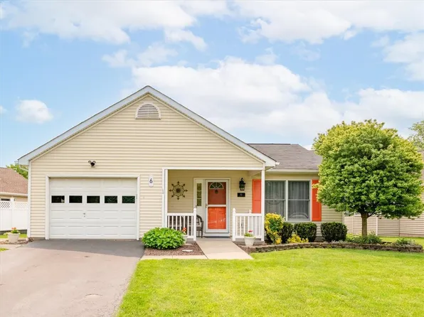 6 Freedom Pond Ln, North Chili, NY 14514