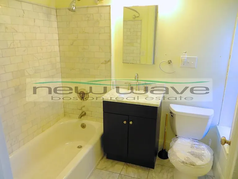 227 Newbury St #2R — Photo 10
