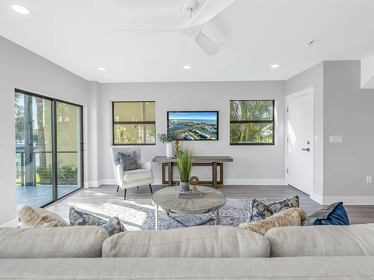 12404 Capri Cir N — Photo 19