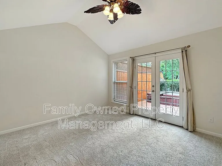 105 Pryors Ln — Photo 26