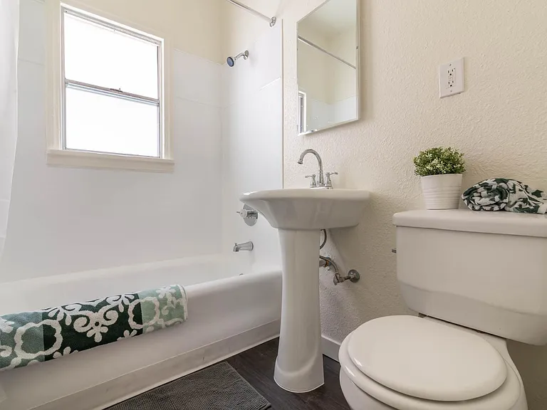 Hollymont Apartments — Photo 10