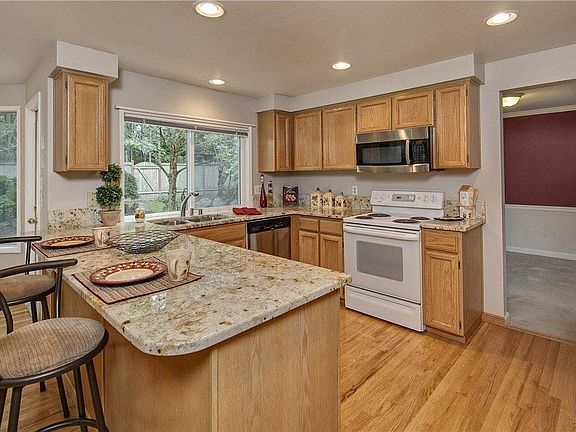 4th image of 2617 235th Ct NE