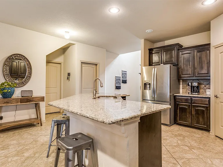 4701 Green River Dr — Photo 6